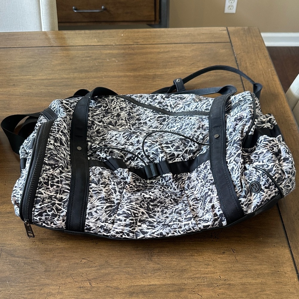 Stylish Black and White Lululemon Bag